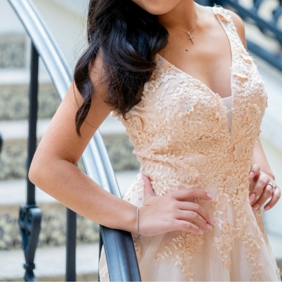 Gown - Picture 2 of 4